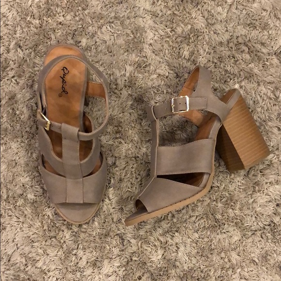 qupid block heel sandals